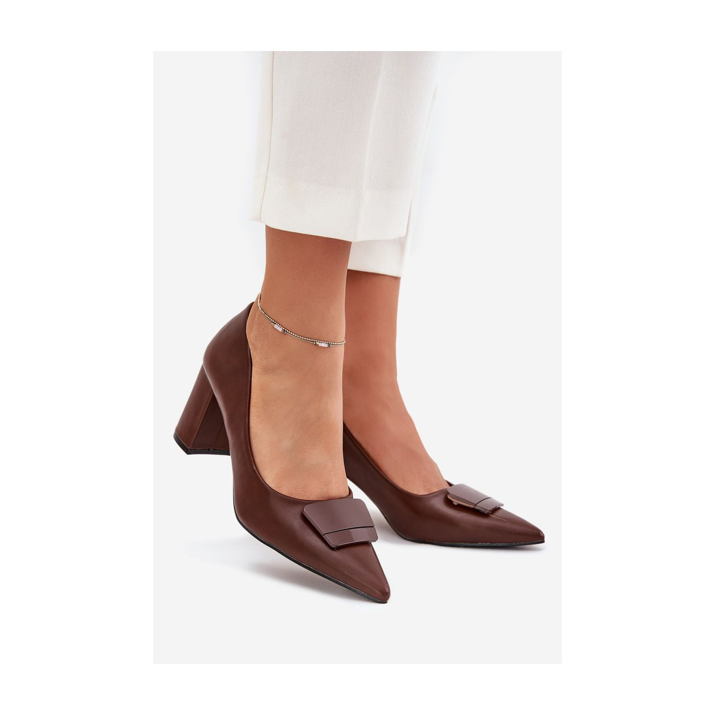Escarpins à talons hauts de couleur beige avec boucle décorative - Nude - taille 38 - vue 9