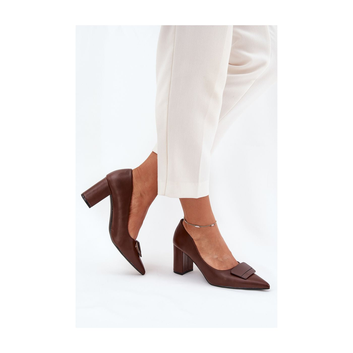 Escarpins à talons hauts de couleur beige avec boucle décorative - Marron - taille 39 - vue 16