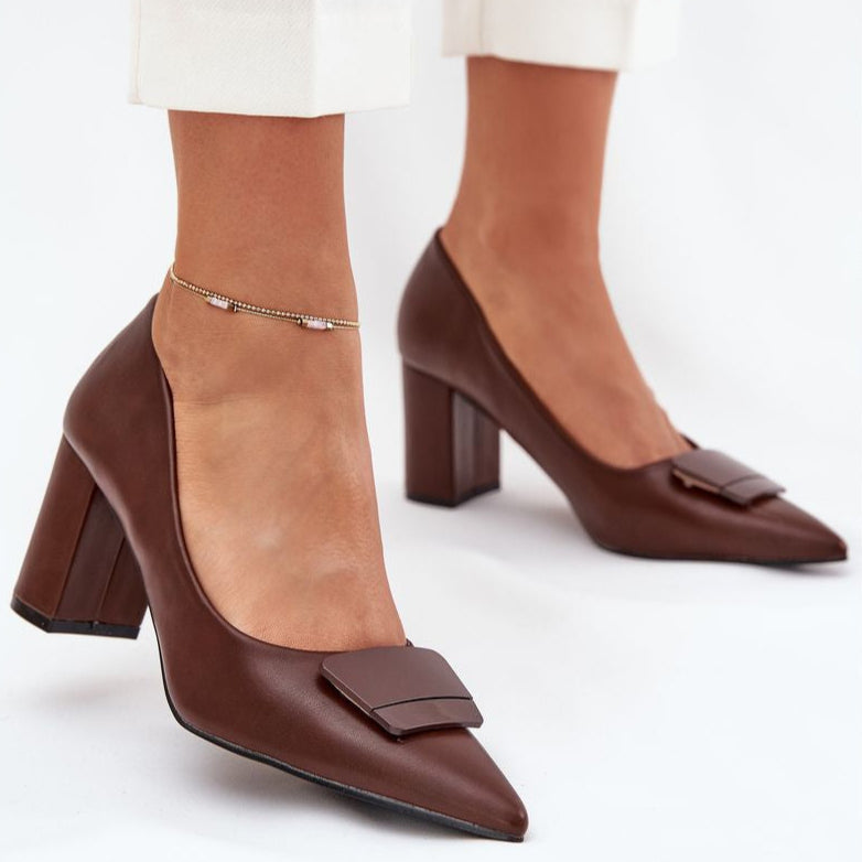 Escarpins à talons hauts de couleur beige avec boucle décorative - Noir - taille 37 - vue 2