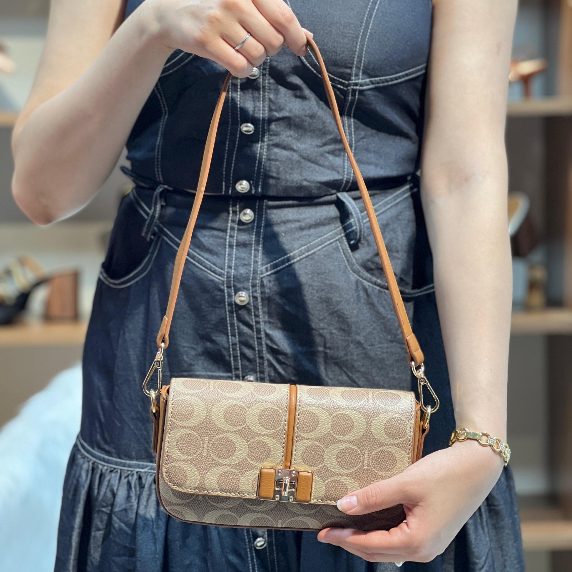 sac bandoulière à motif C - Elégance intemporelle - Noir