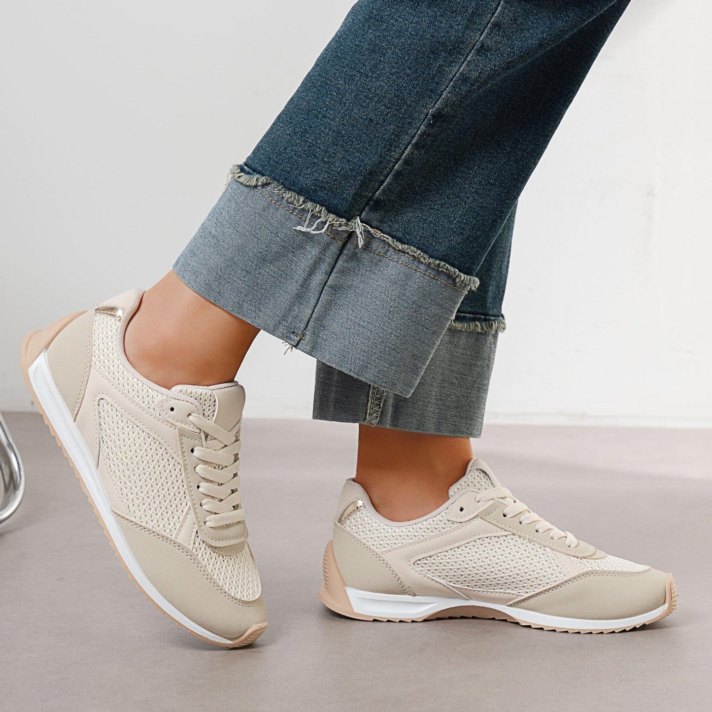 Baskets basiques avec une combinaison de matériaux - Blanc - taille 38 - vue 9